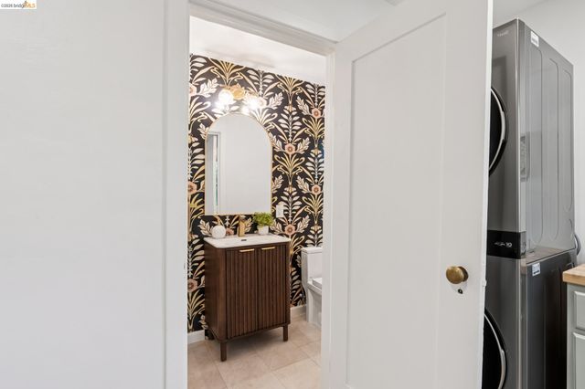 451 Taurus Ave, Oakland, CA 94611