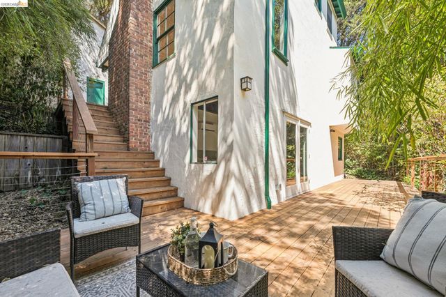 451 Taurus Ave, Oakland, CA 94611