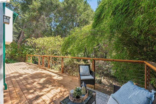 451 Taurus Ave, Oakland, CA 94611