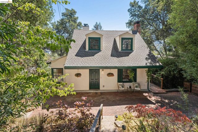 451 Taurus Ave, Oakland, CA 94611