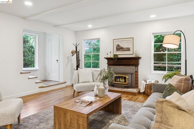 451 Taurus Ave, Oakland, CA 94611