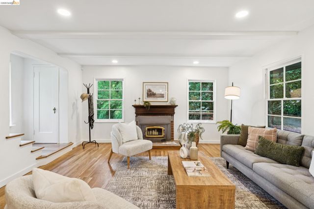 451 Taurus Ave, Oakland, CA 94611