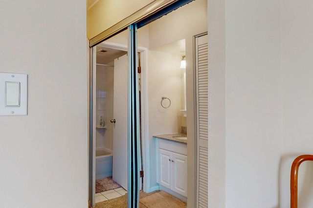 6443 Clarendon Hills Road 411K, Willowbrook, IL 60527