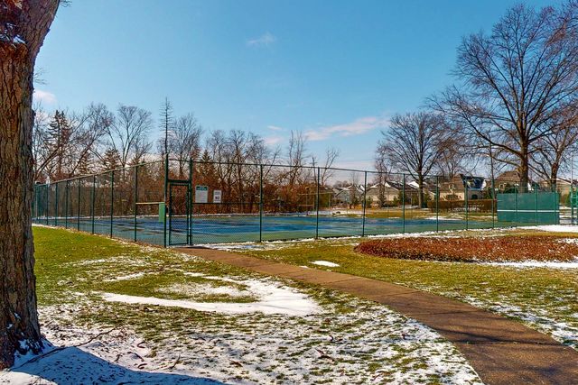 6443 Clarendon Hills Road 411K, Willowbrook, IL 60527