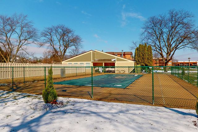 6443 Clarendon Hills Road 411K, Willowbrook, IL 60527