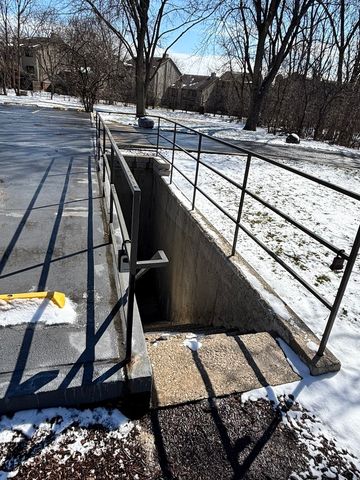 6443 Clarendon Hills Road 411K, Willowbrook, IL 60527