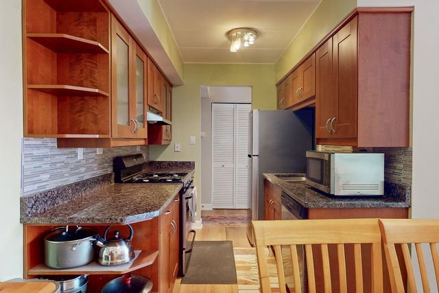 6443 Clarendon Hills Road 411K, Willowbrook, IL 60527