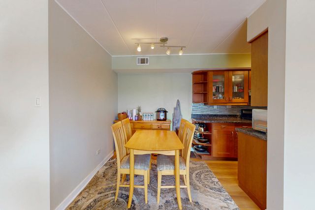 6443 Clarendon Hills Road 411K, Willowbrook, IL 60527