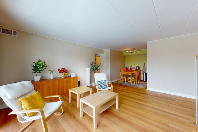 6443 Clarendon Hills Road 411K, Willowbrook, IL 60527