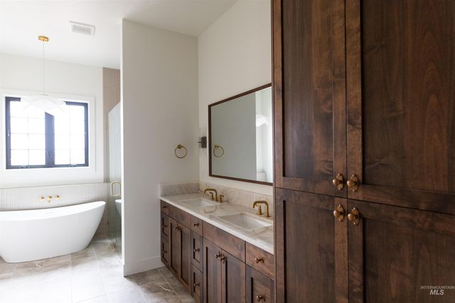 512 Joy Ave., Middleton, ID 83642