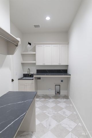 512 Joy Ave., Middleton, ID 83642