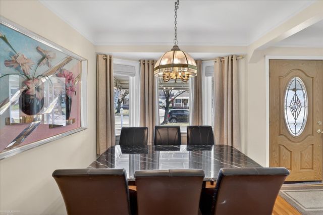 6630 Gahona Avenue, Allen Park, MI 48101