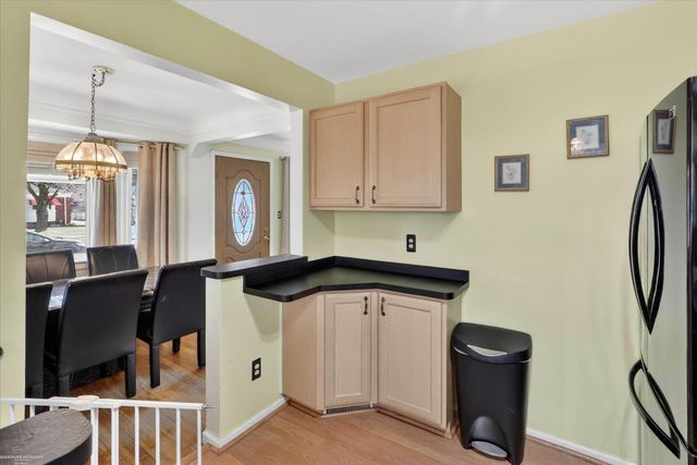 6630 Gahona Avenue, Allen Park, MI 48101