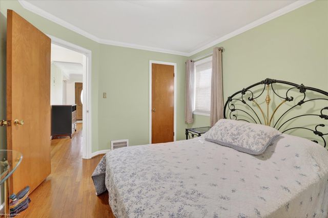 6630 Gahona Avenue, Allen Park, MI 48101