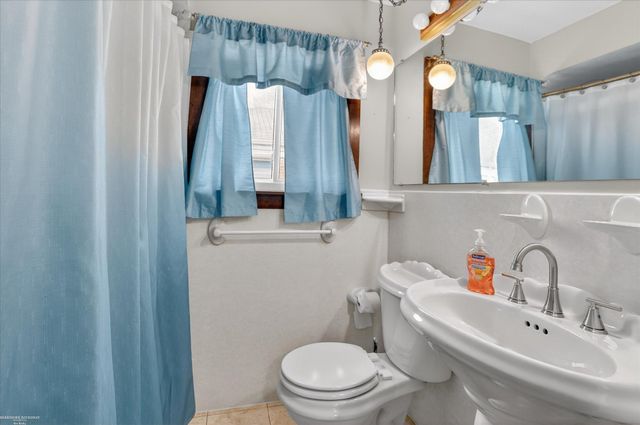 6630 Gahona Avenue, Allen Park, MI 48101