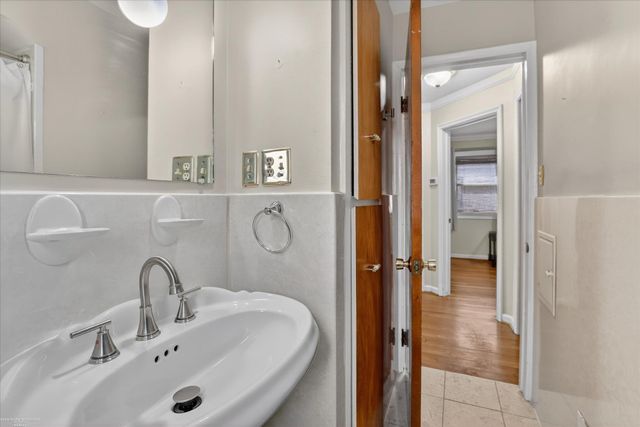 6630 Gahona Avenue, Allen Park, MI 48101