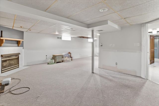 6630 Gahona Avenue, Allen Park, MI 48101