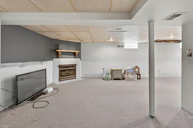 6630 Gahona Avenue, Allen Park, MI 48101