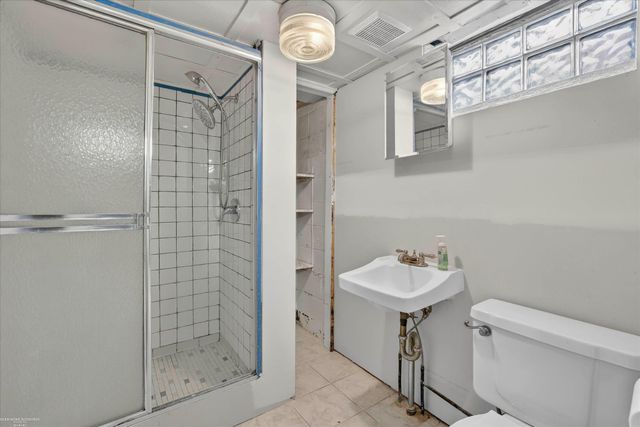 6630 Gahona Avenue, Allen Park, MI 48101