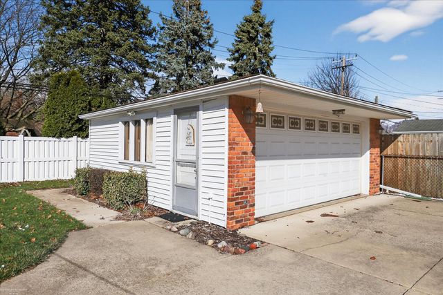 6630 Gahona Avenue, Allen Park, MI 48101