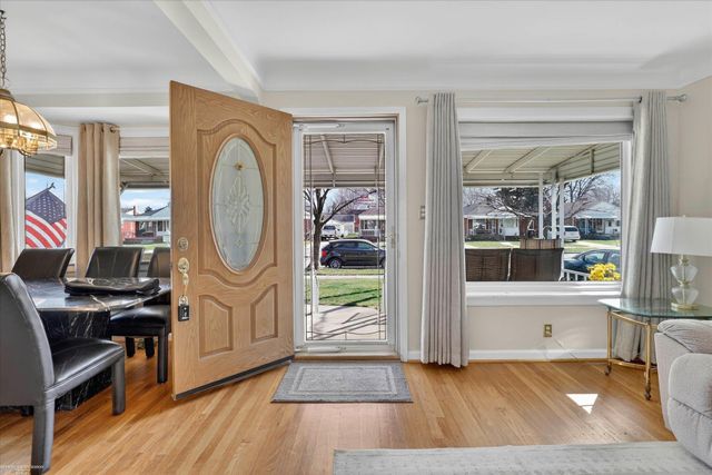 6630 Gahona Avenue, Allen Park, MI 48101