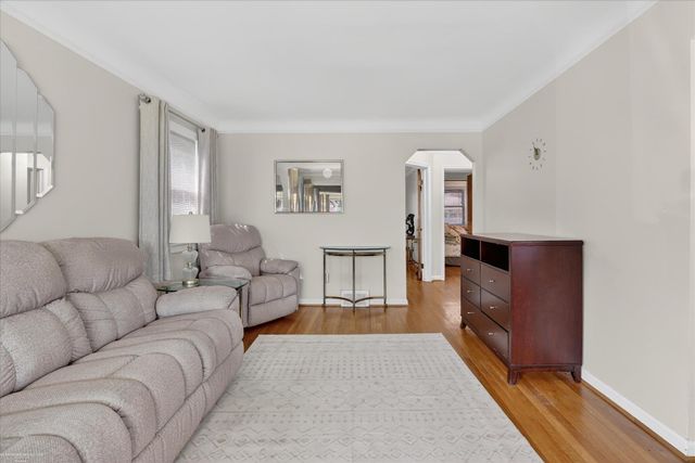 6630 Gahona Avenue, Allen Park, MI 48101