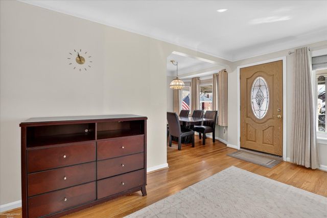 6630 Gahona Avenue, Allen Park, MI 48101