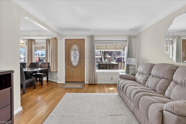 6630 Gahona Avenue, Allen Park, MI 48101