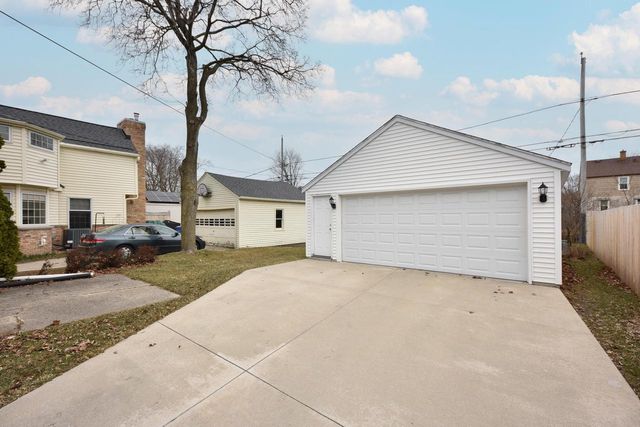 5312 N Bay Ridge AVENUE, Whitefish Bay, WI 53217