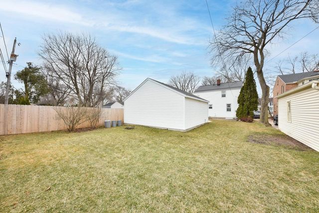 5312 N Bay Ridge AVENUE, Whitefish Bay, WI 53217