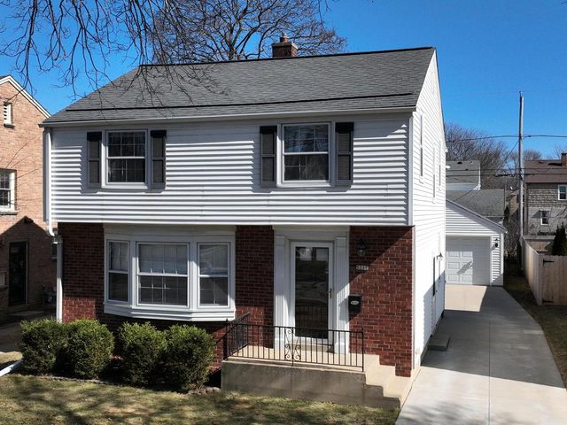 5312 N Bay Ridge AVENUE, Whitefish Bay, WI 53217