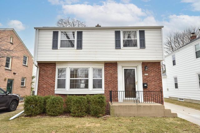 5312 N Bay Ridge AVENUE, Whitefish Bay, WI 53217