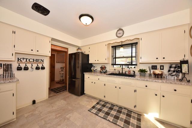 9602 W Arthur AVENUE, West Allis, WI 53227