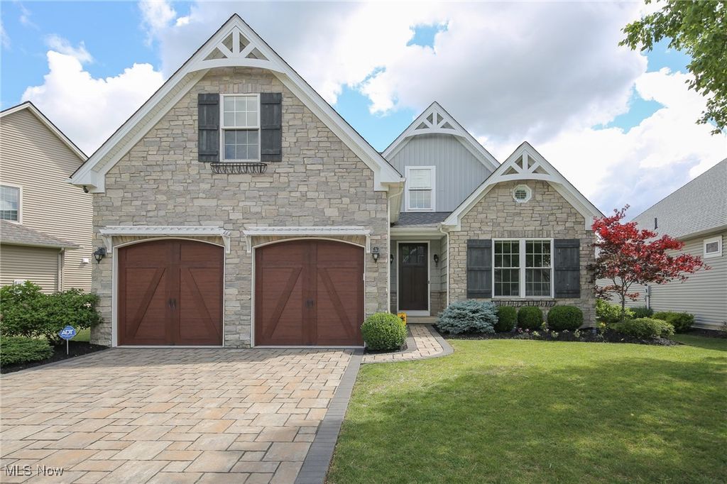 4233 Queens Gate, Avon, OH 44011