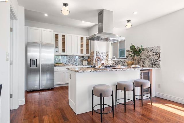 3306 West St, Oakland, CA 94608