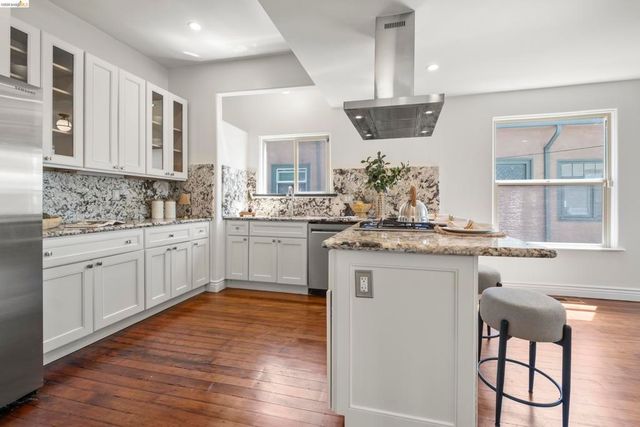 3306 West St, Oakland, CA 94608