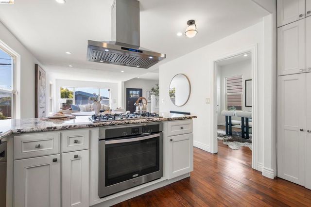 3306 West St, Oakland, CA 94608