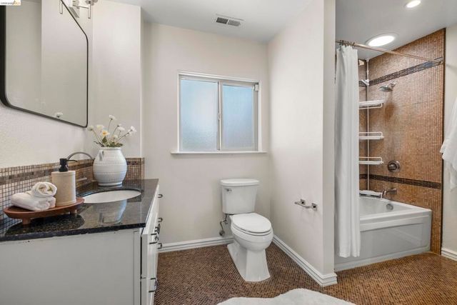 3306 West St, Oakland, CA 94608