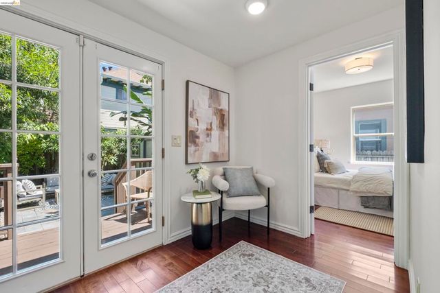 3306 West St, Oakland, CA 94608