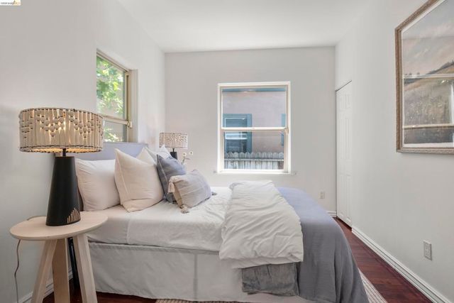 3306 West St, Oakland, CA 94608