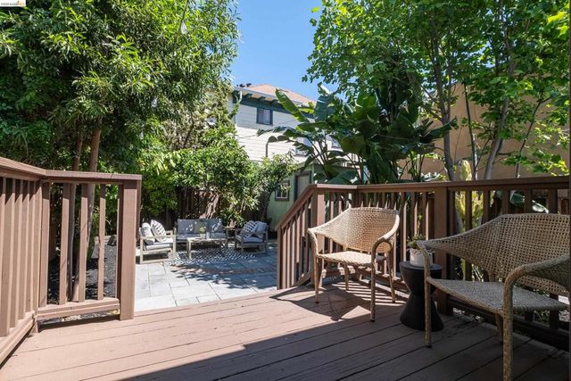 3306 West St, Oakland, CA 94608