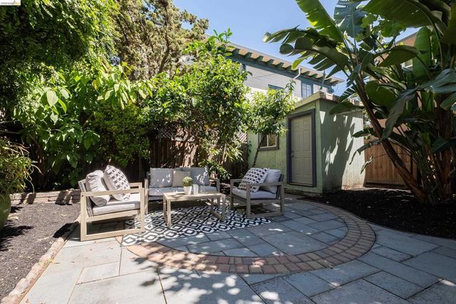 3306 West St, Oakland, CA 94608