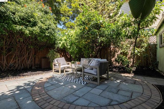 3306 West St, Oakland, CA 94608