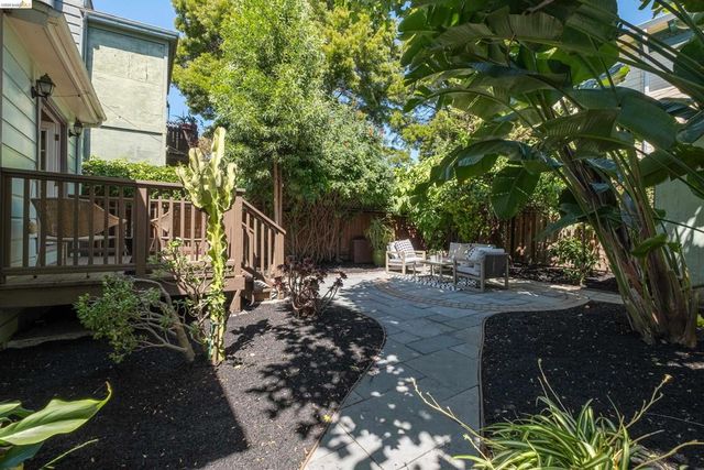 3306 West St, Oakland, CA 94608