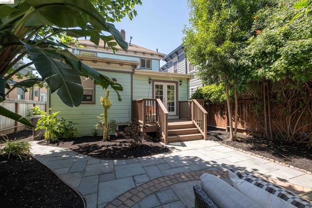 3306 West St, Oakland, CA 94608