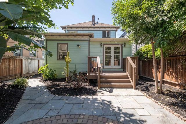 3306 West St, Oakland, CA 94608