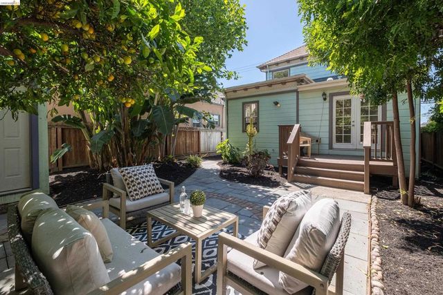 3306 West St, Oakland, CA 94608