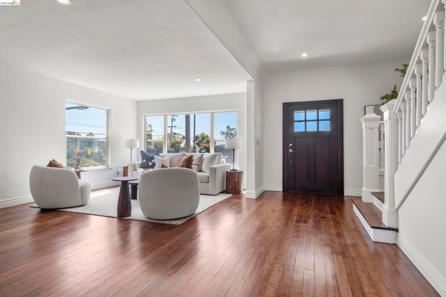 3306 West St, Oakland, CA 94608