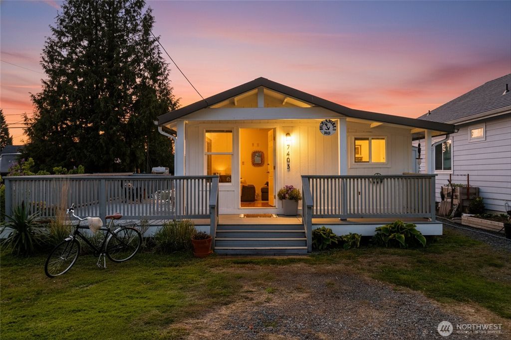 7403 Sunset Drive, Blaine, WA 98230