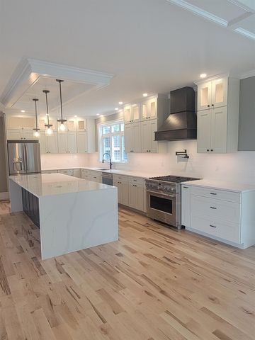 9 Zeland Drive, Dover, NH 03820